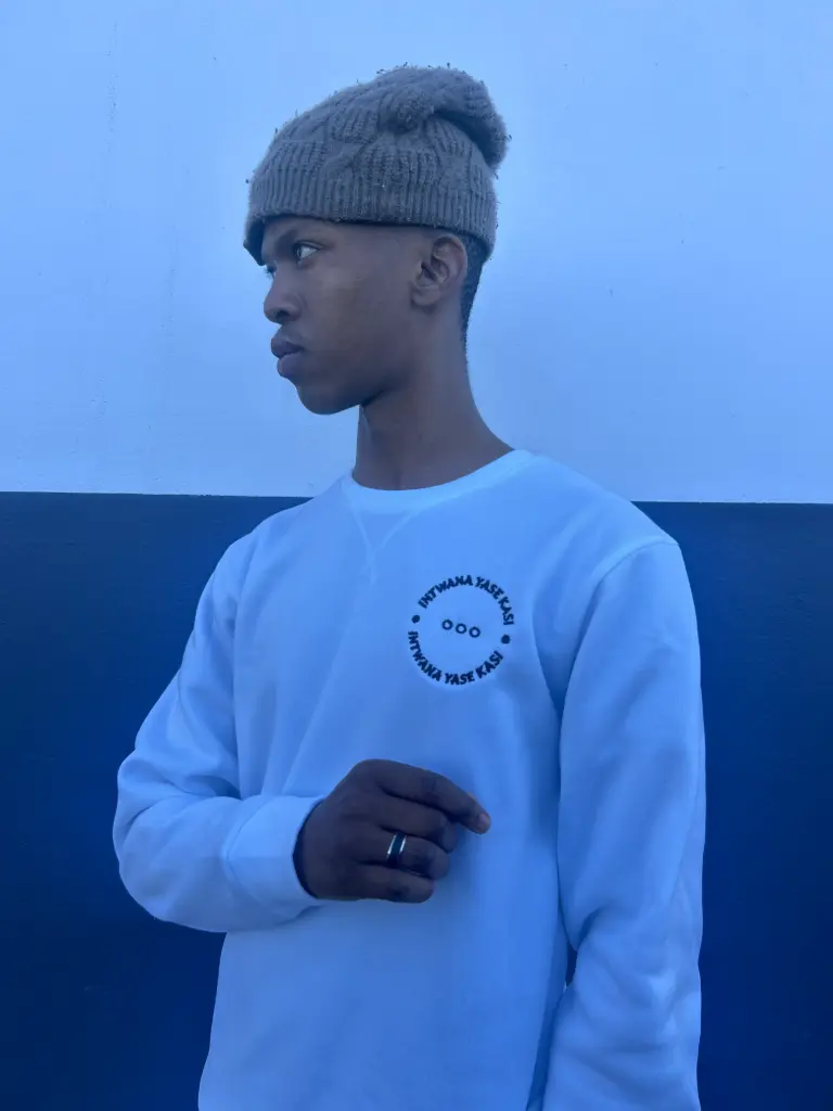 IYK White Classic Crew Neck Sweater